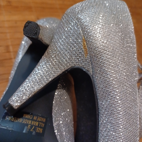 Silver sparkly heels size 7.5 - Picture 8 of 10